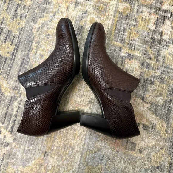 Ecco Ankle Boots Womens Brown Leather Snake Print Heeled Size 8.5 Minimalist - Picture 8 of 11
